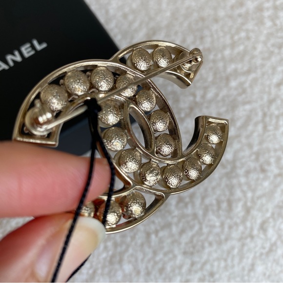 Chanel Pearl and Crystal brooch, gold tone - Picture 10 of 14